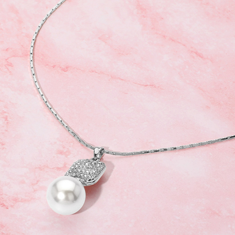 Single Pearl Rhinestone pendent Necklace