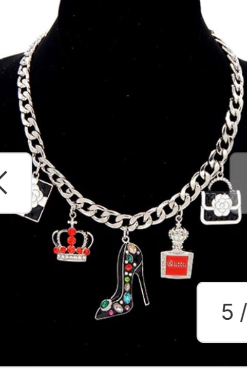 Queen Fashion Charm Necklace