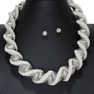 Pearl Twisted Necklace