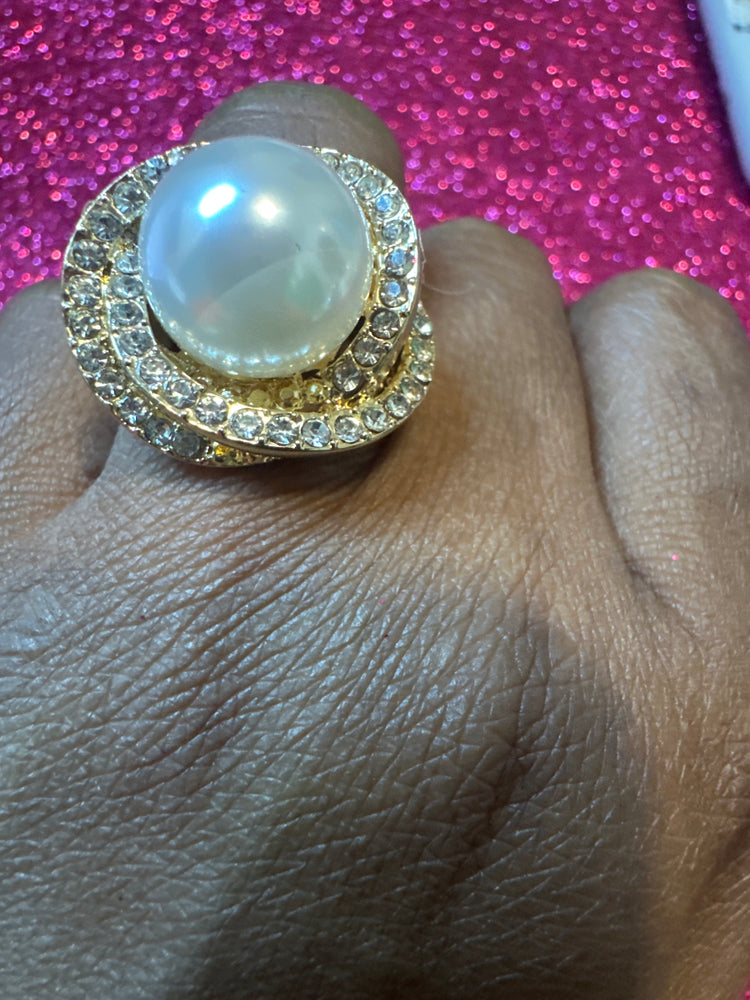 Gold Pearl Rhinestone Round Ring