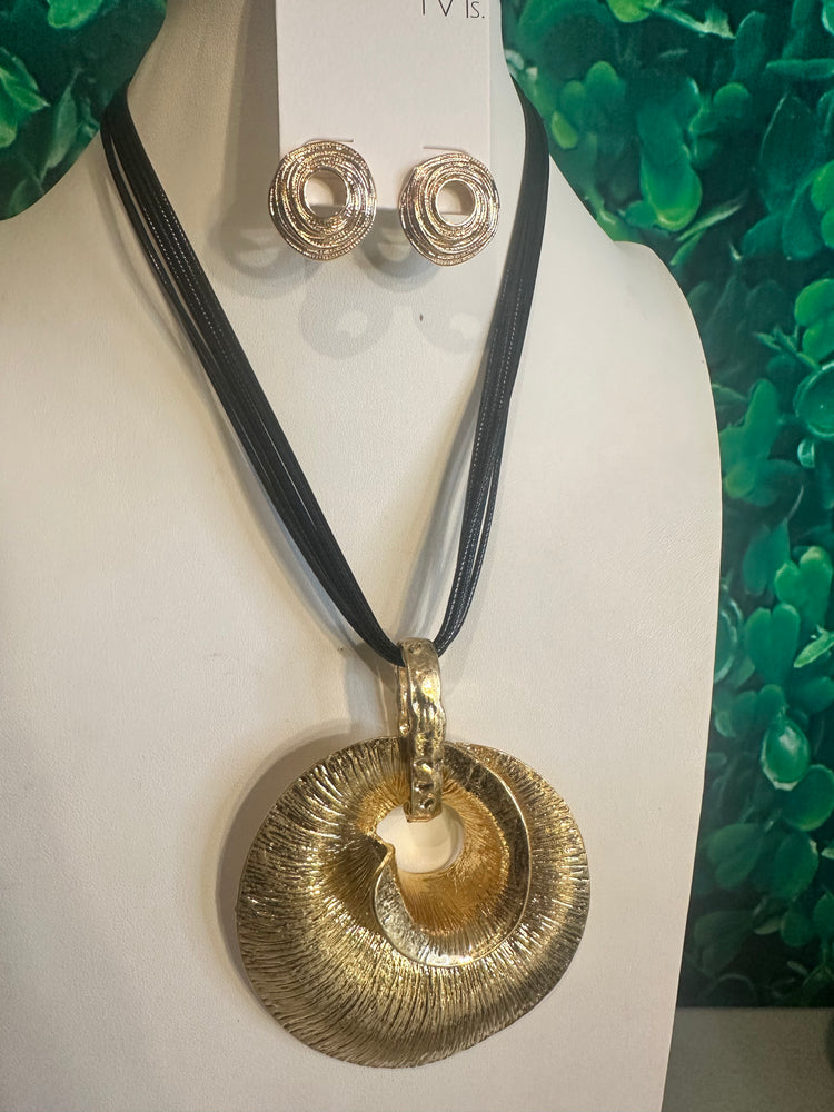 Gold Swirl Necklace set