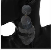 Lightweight Shell Layer Earrings