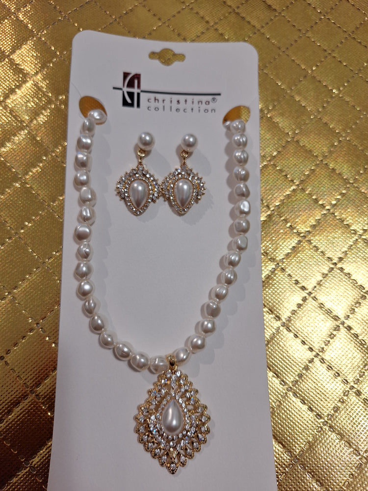 Pearl & Gold Necklace Set