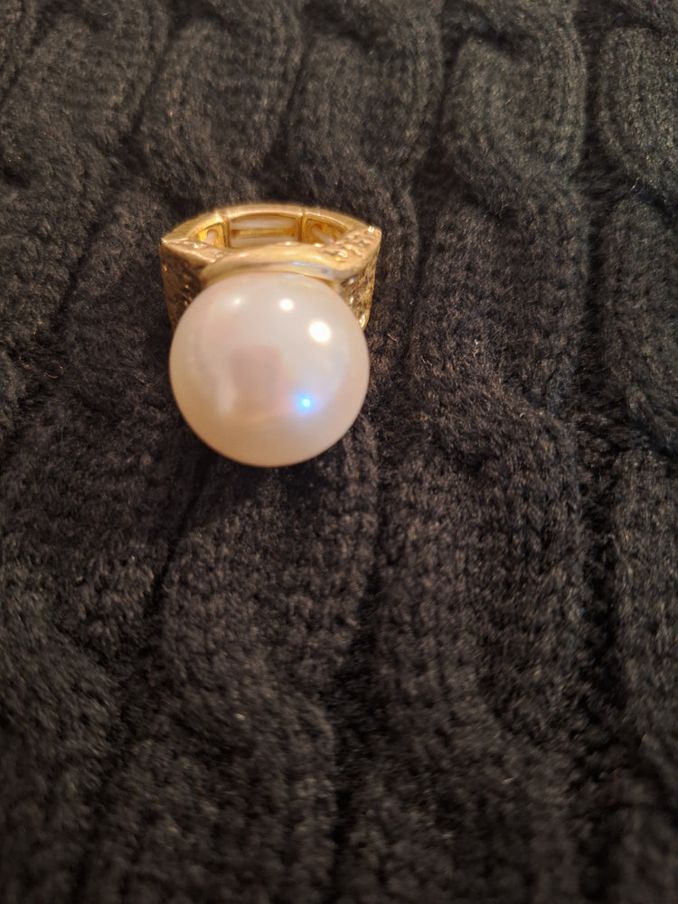 Pearl Chunky Ring