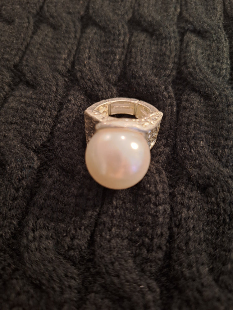 Pearl Chunky Ring