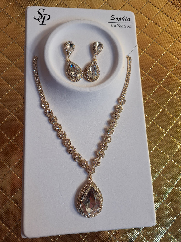 Elegant Tear Drop Necklace Set