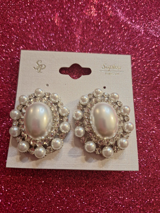 Oval Pearl Clip on Earrings